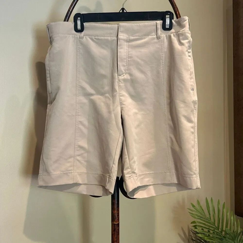 32 Degrees Khaki Shorts size 12